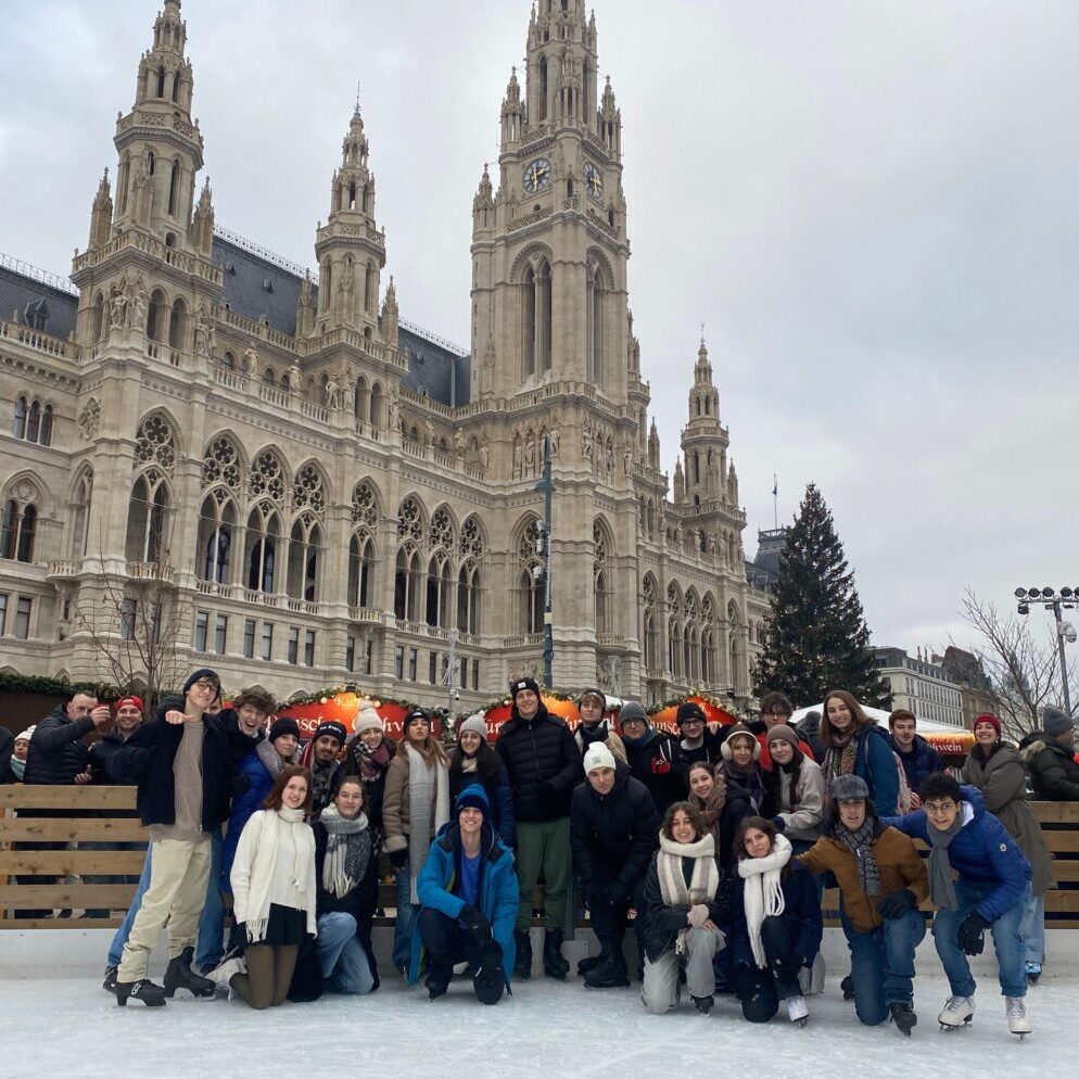 20241205a_Go International_EislaufenSAL