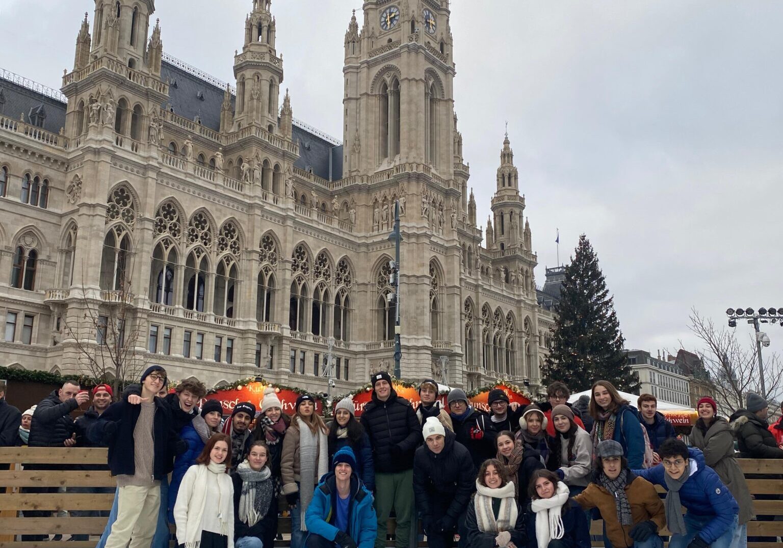 20241205a_Go International_EislaufenSAL